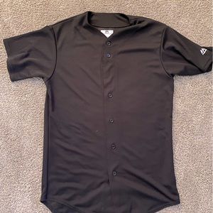 Mens all black baseball jersey.